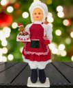 Ver imagem 2 de Boneco Natalino Mamãe Noel Confeiteira Chefe de Cozinha 90cm