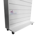 Ver imagem 3 de Gôndola de Painel Canaletado com Rodízios Mdf Branco 190x90x40cm Expositor de Chão para Lojas e Pdv