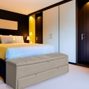 Ver imagem 2 de Calçadeira Recamier Baú Sapateira Casal Queen 160cm Ayla Suede Tampo Reto - Estopar Ayla 160cm Suede