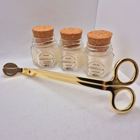 Tesoura Cortar Pavio de Vela e Kit 3 Velas 30gr Aromáticas:dourada