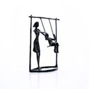Ver imagem 2 de Escultura Em Metal Preto Balanço 18x13,5cm