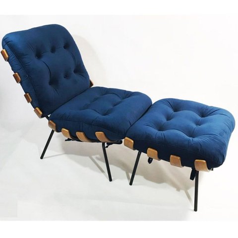 Poltrona Costela Veludo Azul Marinho com Puff