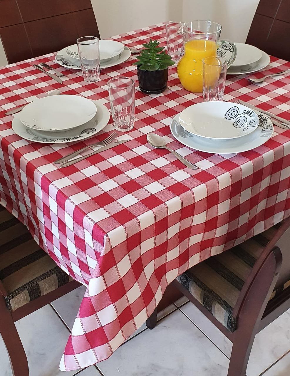 Toalha de mesa - bordada ponto xadrez