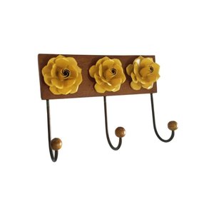 Cabide com Flor para Parede de Madeira Pendurador de Roupas e Toalhas Libertas Rosas Artesanato Cabi