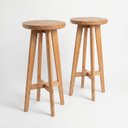 Ver imagem 1 de Kit 2 Banquetas Altas 70cm em Madeira para Cozinha e Área Gourmet – Resistente e Moderna – Arveni