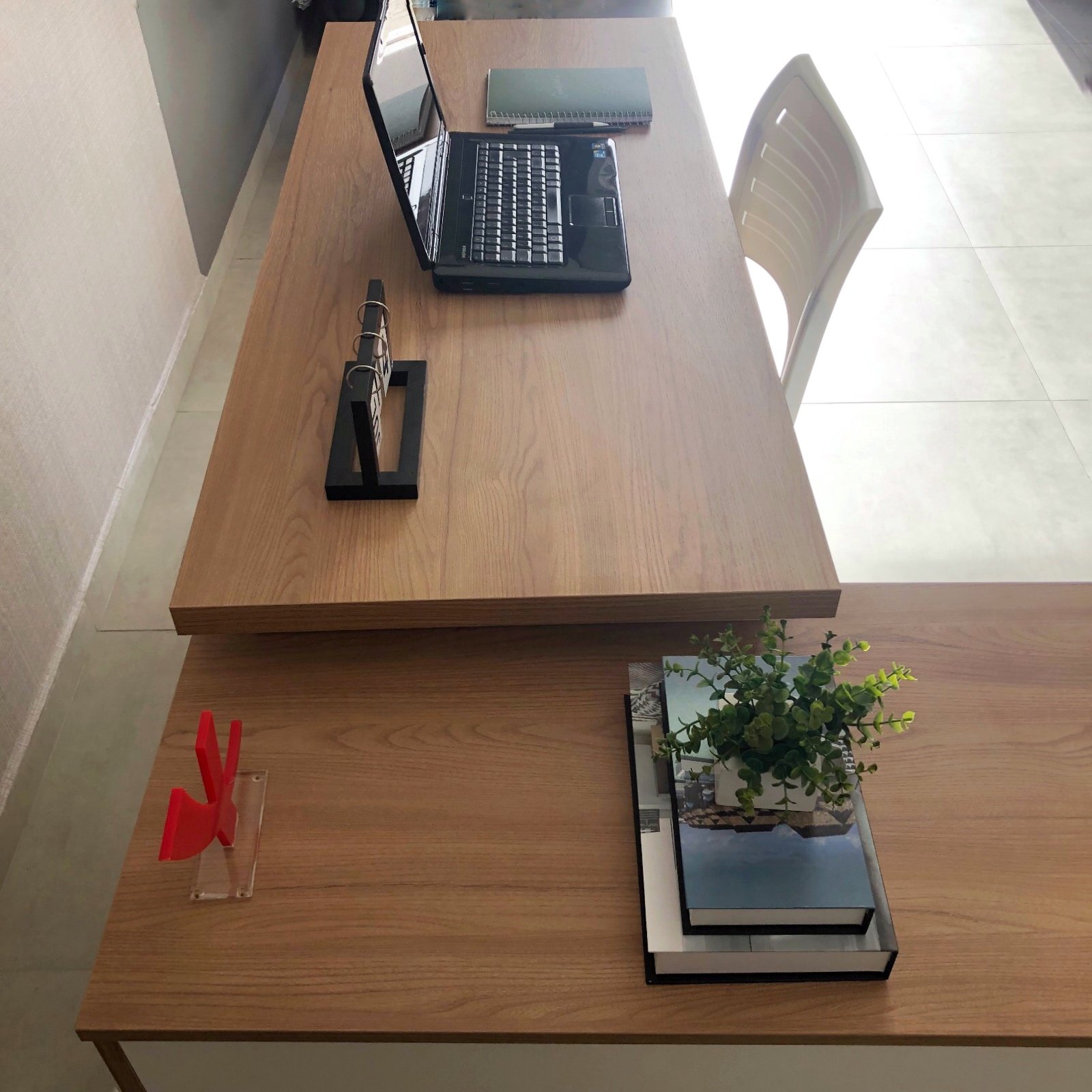 Mesa para Escritório em L Diretor 1 Porta 2 Nichos 135x168,5cm Smart  - 6