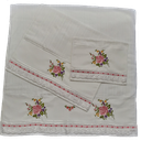 Ver imagem 2 de Jogo de Toalha Bordada de Banho Rosto e Lavabo 3 Peças com lindas Rosas. Estampa: Ramalhete de Flore