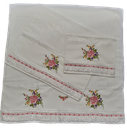 Ver imagem 2 de Jogo de Toalha Bordada de Banho Rosto e Lavabo 3 Peças com lindas Rosas. Estampa: Ramalhete de Flore
