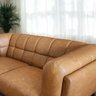 Sofá 2 Lugares Peônia Living Courino Caramelo Base em Madeira Larbelle Móveis - 7