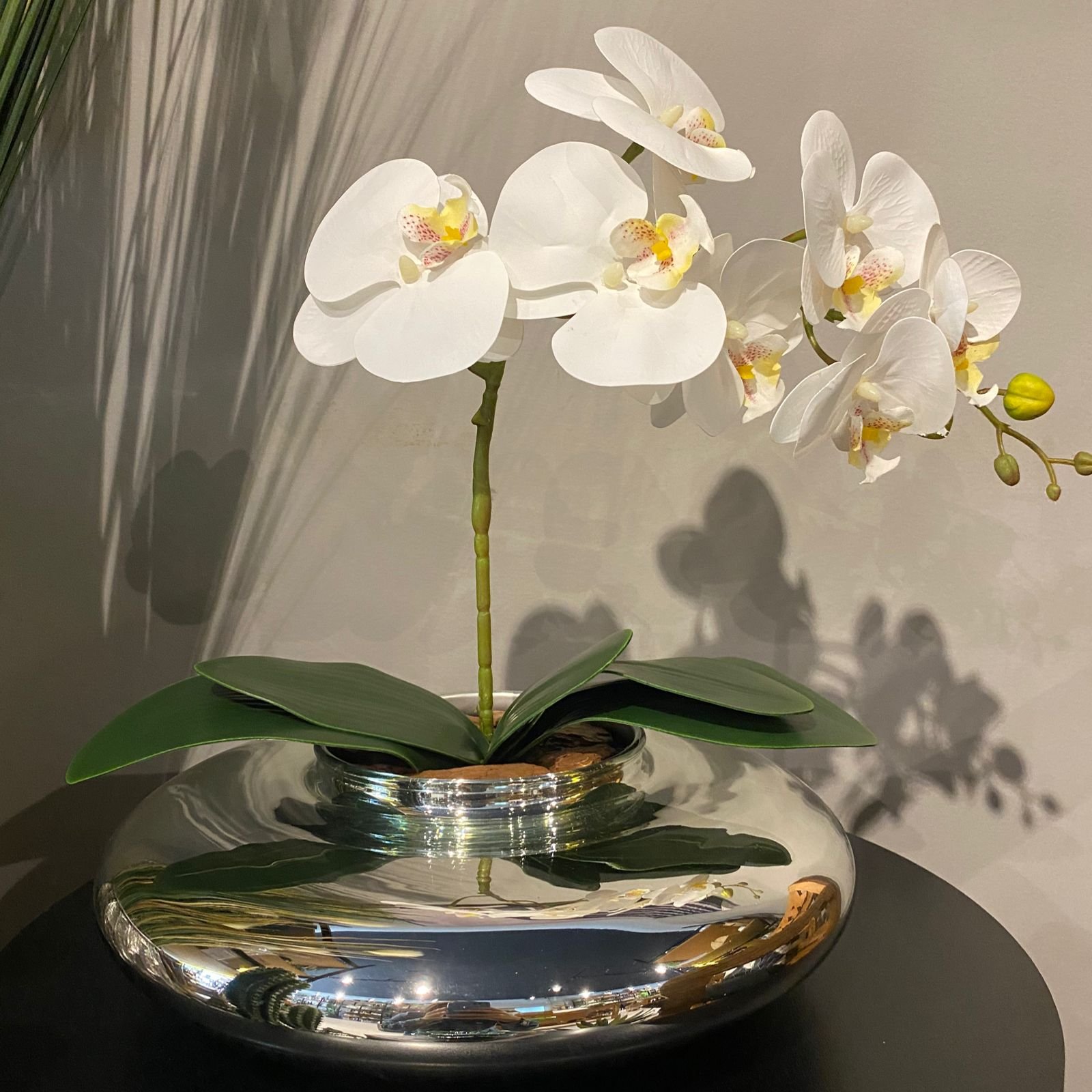 Arranjo Centro de Mesa Orquídea Branca Artificial Vaso Espelhado |  MadeiraMadeira