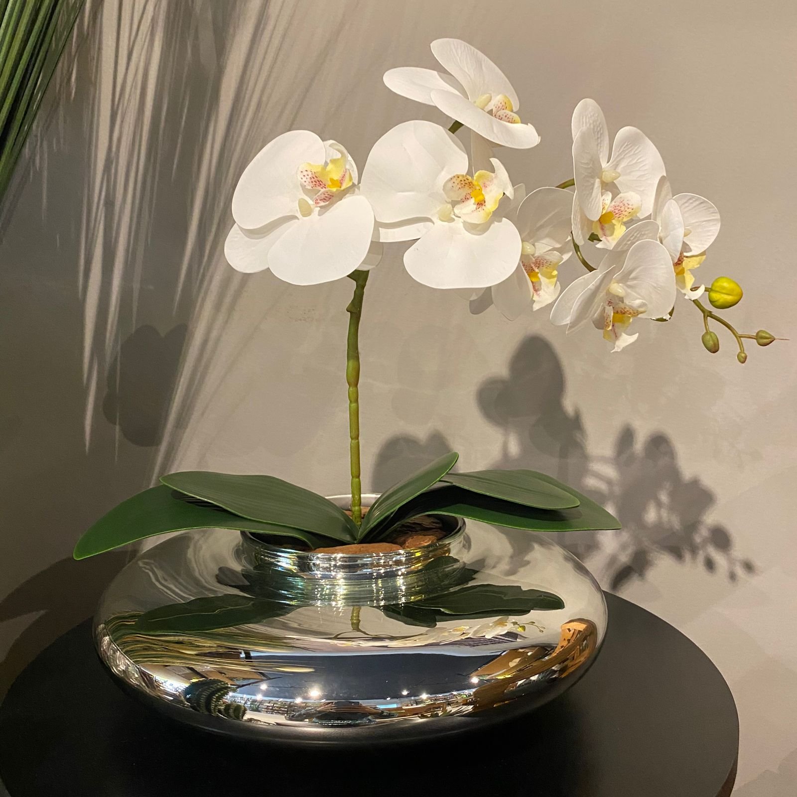 Arranjo Centro de Mesa Orquídea Branca Artificial Vaso Espelhado |  MadeiraMadeira