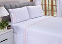 Ver imagem 2 de Jogo lençol Imperial quarto casal Queen bordado 4 peças 2fronha: Branco com Salmão