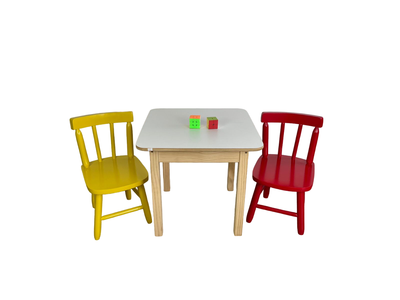 Kit Mesa Mdf Quadrada + Cadeirinhas Disa Cor:amarelo/vermelho