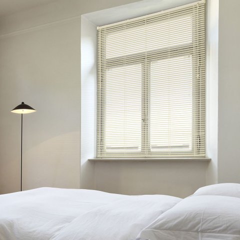 Persiana Pvc 25mm 1,40x1,60 para Quarto Sala e Cozinha Linha Premier - Bege