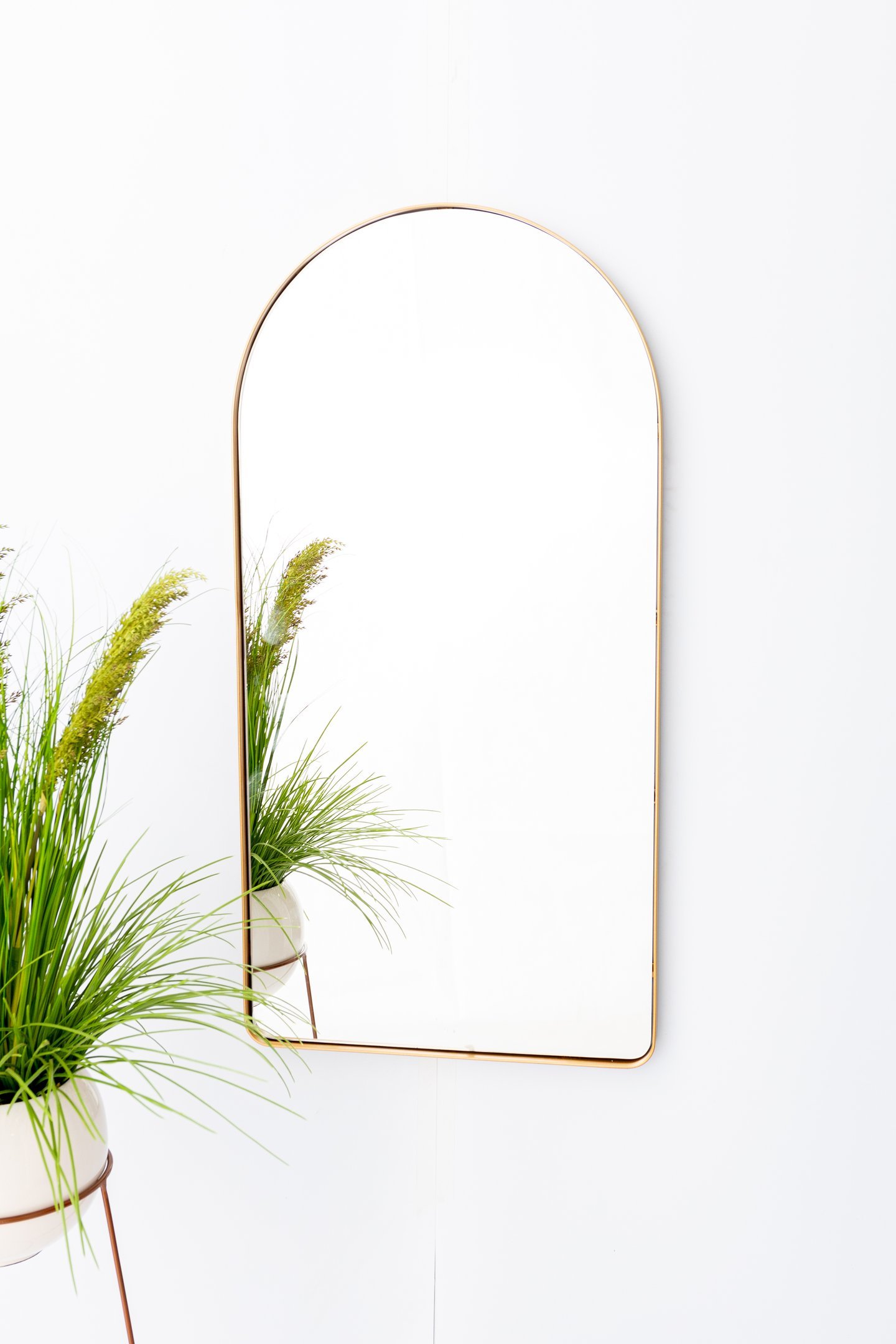 Espelho Decorativo Oval Janela Base Reta com Moldura Metal Dourado 100 X 50 Cm - 1