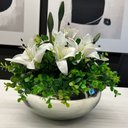 Ver imagem 2 de Arranjo Grande Centro Mesa Lírio Branco Artificial Vaso Prata Espelhado Decore Fácil Shop