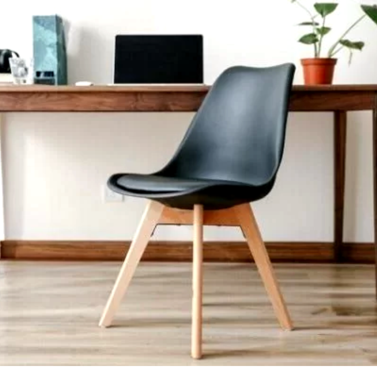 Cadeira para Sala de Estar Saarinen Leda Sked Lena Base Wood Design Preta - 5