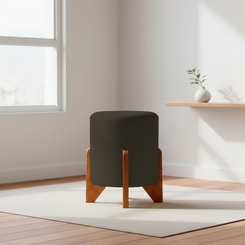 Puff Decorativo Eloah Redondo Assento Extra para Sala Quarto Suede Pufe com Pés de Madeira