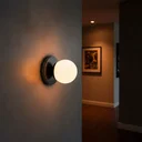 Ver imagem 2 de Luminaria de Parede Arandela Dama de Alumínio com Globo Vidro Branco Fosco 10cm