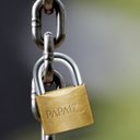 Ver mais imagens de Cadeado Grande 60mm Haste Curta Latão Maciço Dourado com Chave | Papaiz