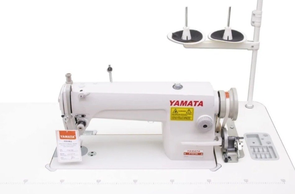Máquina De Costura Reta Industrial Yamata + 1 PANO DE PRATO PE DE GALINHA - 1