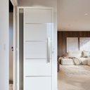 Ver imagem 1 de Porta de Alumínio de Giro Lambri 215cm x 95cm Puxador de 60 cm com Friso e Visor Lucasa Ideale Branco