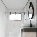 Ver imagem 3 de Espelho Grande Redondo 60cm com Alça de Parede para Quarto Sala Closet Aro Preto Couro Marrom