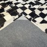 Tapete de Couro Preto e Branco Malhado 2,00x3,00 Placas 10cm Quadriculado - 3