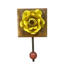 Ver imagem 1 de Cabideiro Gancho 1 Flor de Metal Amarela e Madeira Peroba