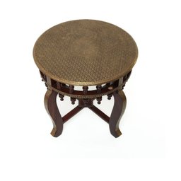 Mesa Indiana de Centro Redonda com Metal Dourado 45 Cm - 1
