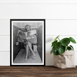 Quadro Divertido para Banheiro - Marilyn Monroe 45x34cm:moldura Preta - 2