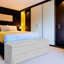 Ver imagem 2 de Calçadeira Recamier Baú Sapateira Casal Queen 160cm Ayla Suede Tampo Reto - Estopar Ayla 160cm Suede