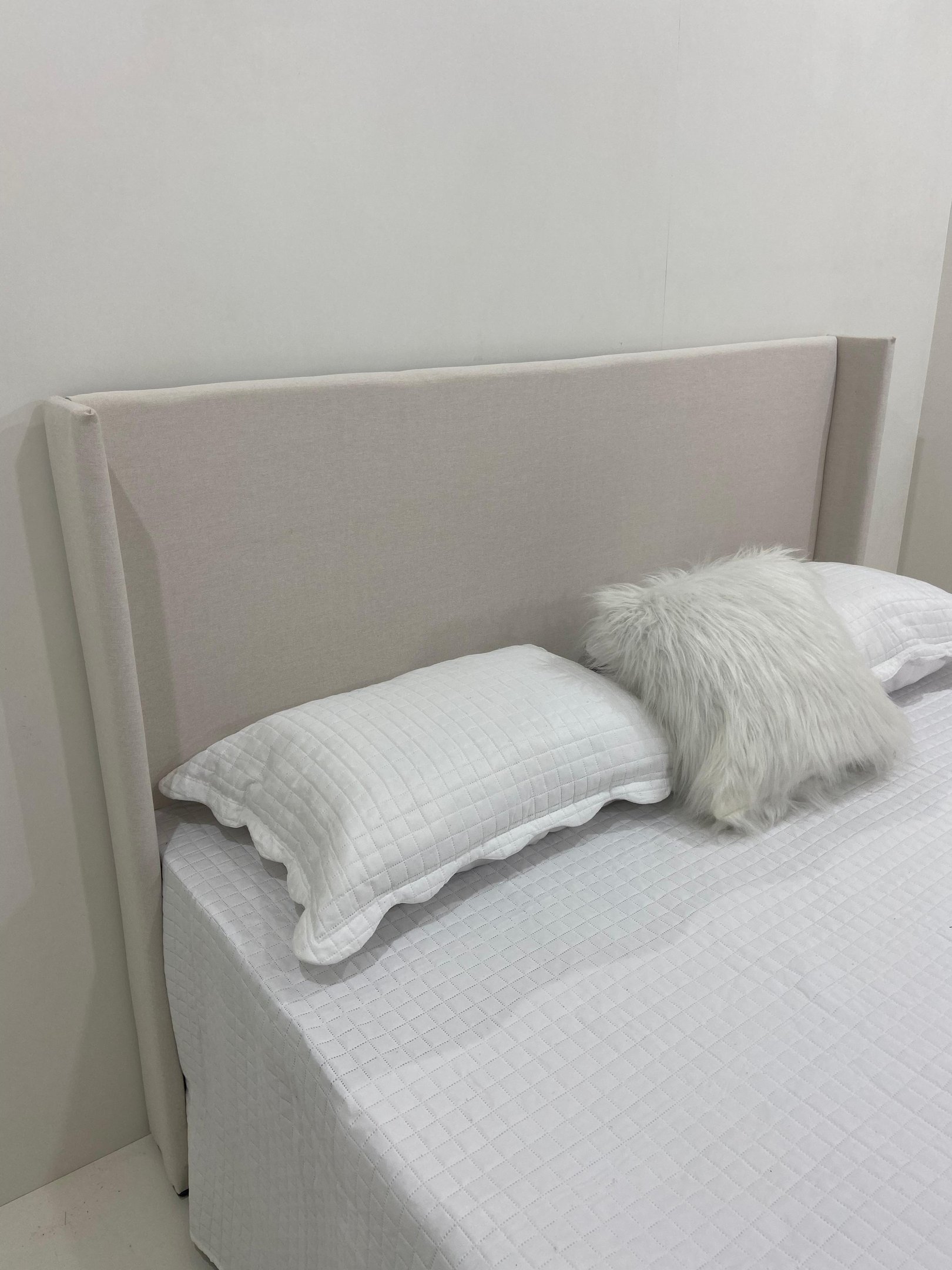 Cabeceira Estofada com Encaixe Perfeito em Sua Cama de Casal 140x120cm na Cor Cru Tecido em Linho - 2