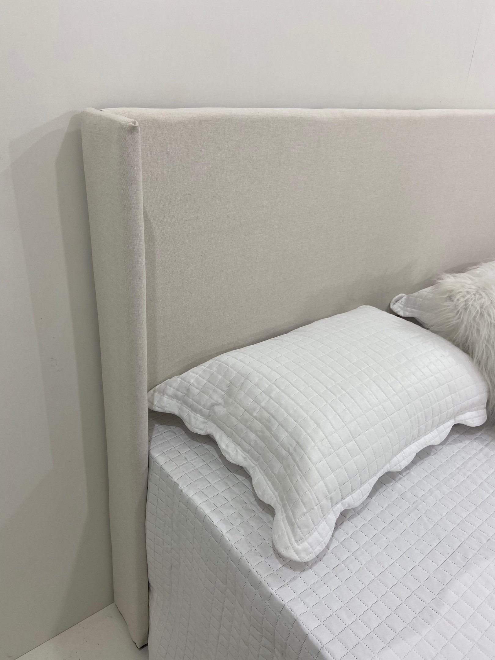 Cabeceira Estofada com Encaixe Perfeito em Sua Cama de Casal 140x120cm na Cor Cru Tecido em Linho - 3