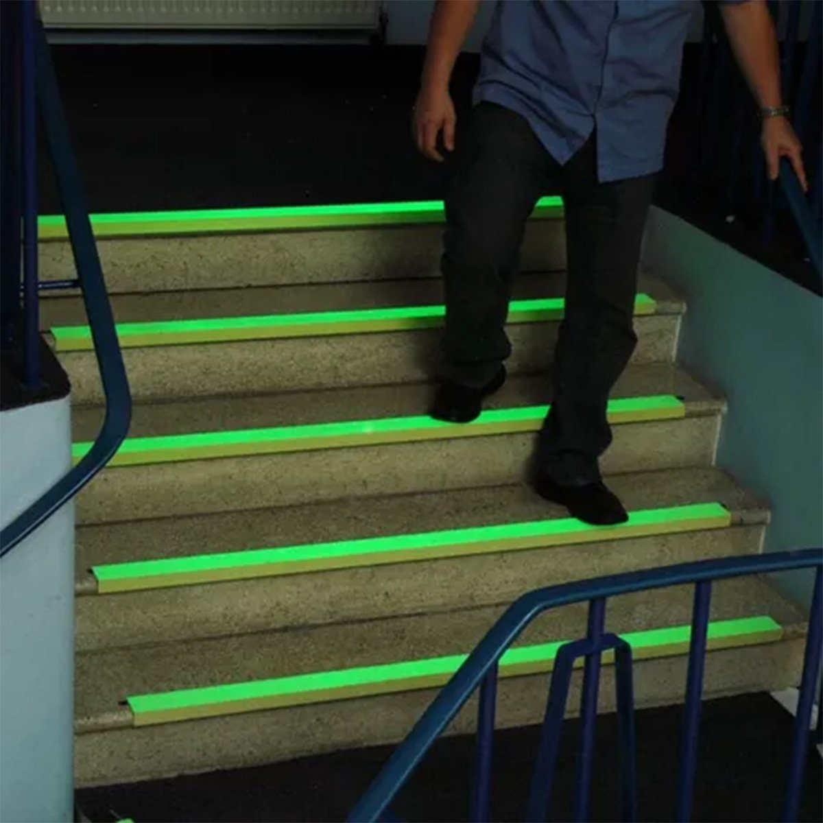 Fita Adesiva Antiderrapante 5 Metros Fluorescente Brilha no Escuro Neon Piso Chao Escada Degrau Ramp - 2