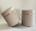 Ver imagem 1 de Kit 2 Puffs com Cinta Dourada Elegante Moderno Luxo Cor Linho Bege Decorar para Sala Moveis