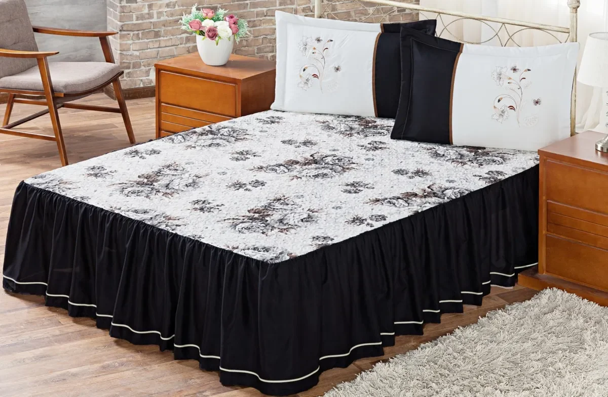 Kit Colcha Casal Bordada Estampada Preta E Branca Com Babado Patchwork - 1