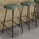 Ver imagem 2 de Kit 02 Banquetas Médias para Cozinha Vik Estofada Couríssimo Verde - Desk Design