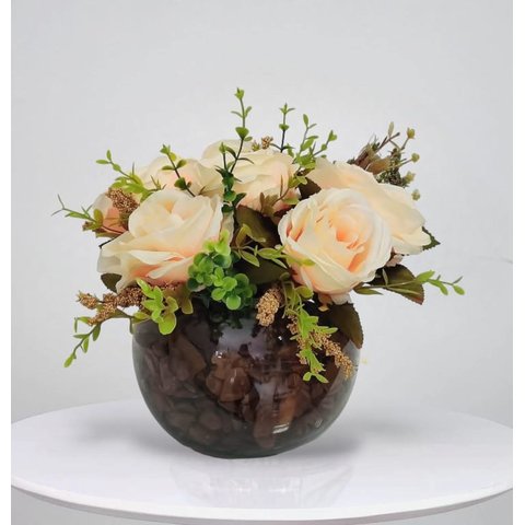 Arranjo de Flores Rosas Artificiais no Vaso Terrário