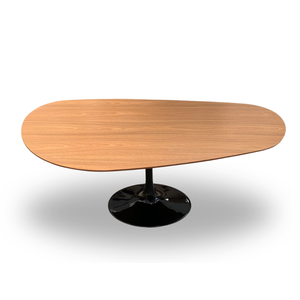 Mesa de Jantar Tulipa Saarinen Organica 140x90cm Base Preta Tampo Freijó