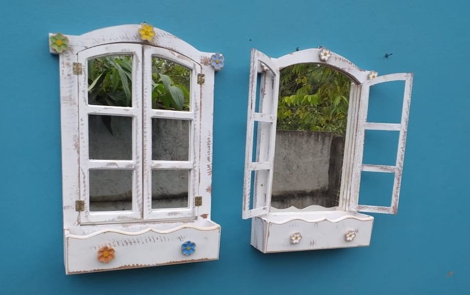 moldura de janelinha com espelho moldura confeccionada em madeira - 1