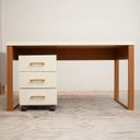 Ver imagem 1 de Mesa Escrivaninha 1,35m com Gaveteiro 3 Gavetas Escritório Cor:off White com Freijó e Gold