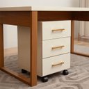 Ver imagem 6 de Mesa Escrivaninha 1,35m com Gaveteiro 3 Gavetas Escritório Cor:off White com Freijó e Gold
