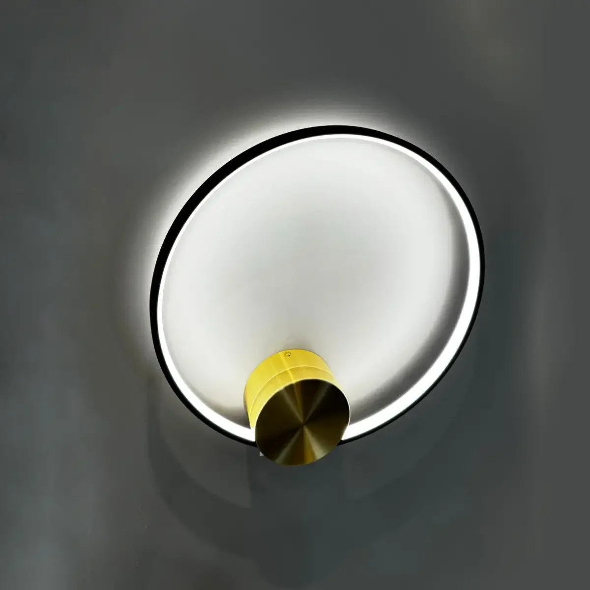 Ver imagem 3 de Arandela Led Signo 18w Preto com Dourado Usina Design
