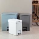 Ver imagem 2 de Kit 2 Lixeiras de Pedal com Aro Interno 6 Litros para Banheiro Polipropileno Trium Branco