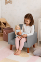 Ver imagem 1 de Mini Poltrona Cadeira Infantil Nina de Criança Suede Cinza Claro Pés Palito