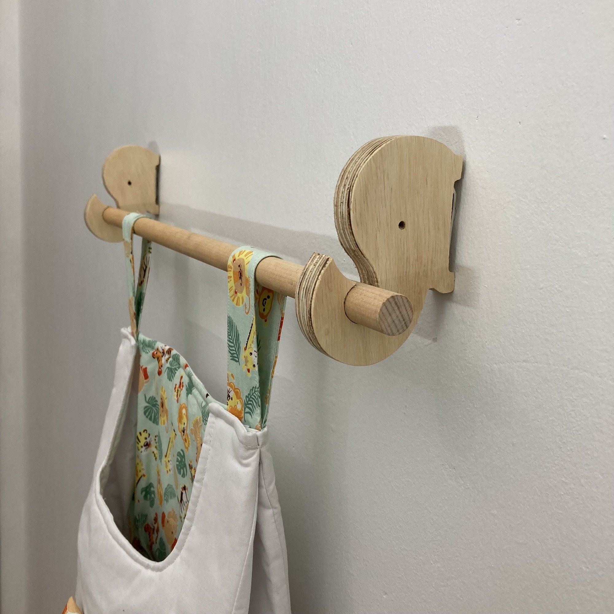 1 Suporte porta fraldas varão nuvem coração elefante 60cm:Elefante