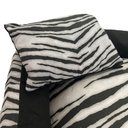Ver imagem 2 de Cama Pet Safari Extra Grande Quadrada Impermeável: Onça Zebra Branco e Preto