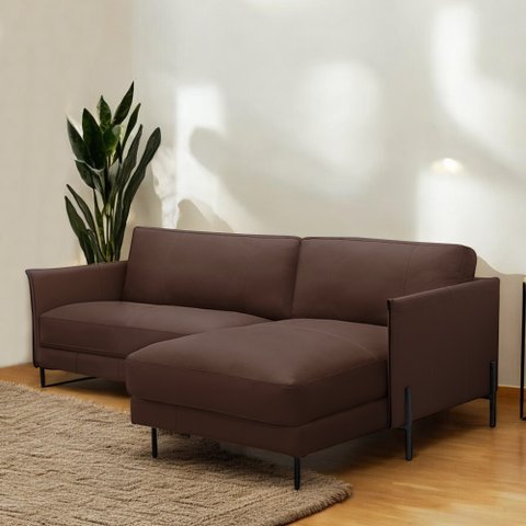 Sofá Decorativo Karine 3 Lugares Sala de Estar 230cm com Chaise Pés em Aço Couro Marrom Chocolate G8