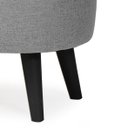 Ver imagem 5 de Puff Redondo Tecido Cinza Linho Corino Faixa Cinza Pés Palito Plástico Macio Elegante Moderno Decora